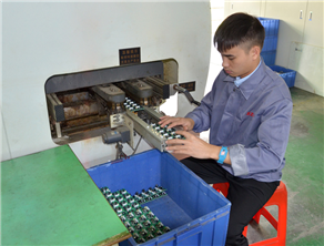 波峰焊自動焊接作業